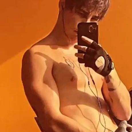 chat with ai character: Colby brock