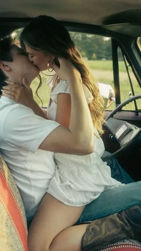 ai character: Louis~❤️‍🔥 background