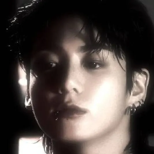 chat with ai character: Jeon jungkook 