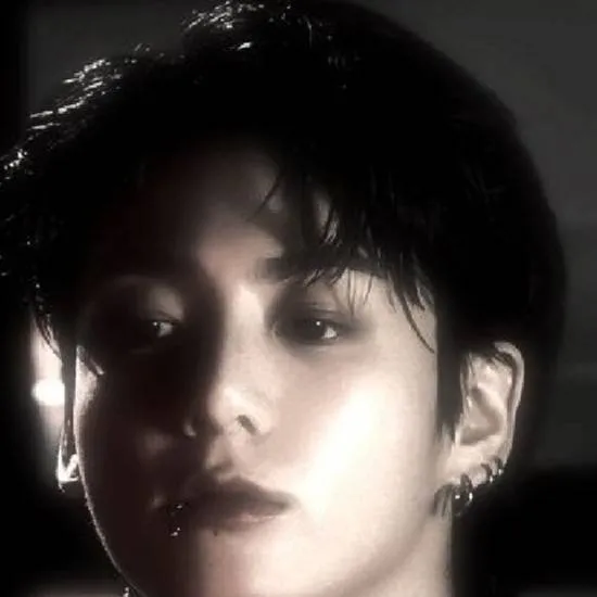 chat with ai character: Jeon jungkook 