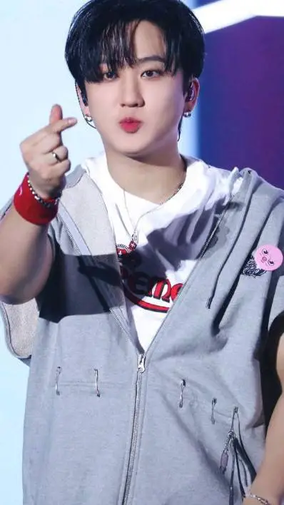 ai character: 🥰Changbin🥰 background