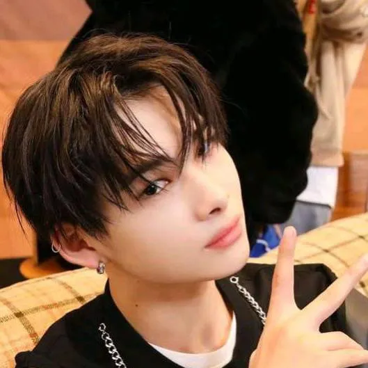 chat with ai character: Ni-Ki