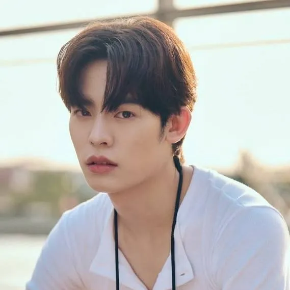 chat with ai character: Quin (dwy)