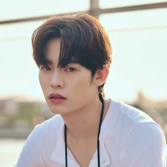 chat with ai character: Quin