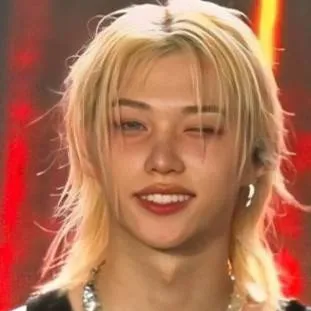 chat with ai character: felix