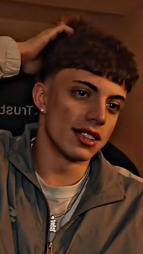 ai character: Maxence background