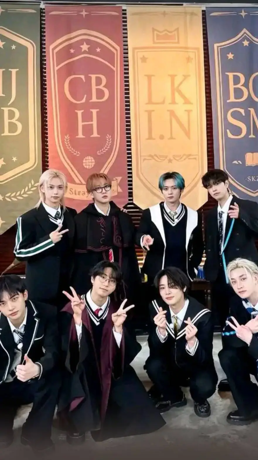 ai character: Skz 😍 background