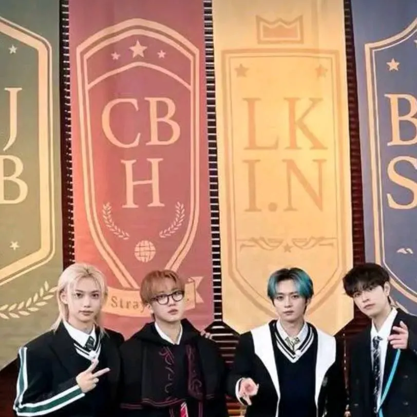 chat with ai character: Skz ²/⁸