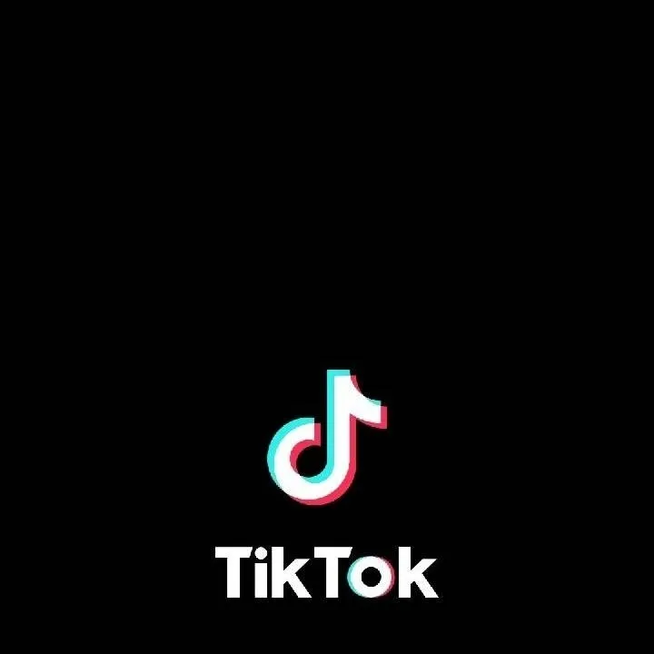 chat with ai character: tiktok groupchat 