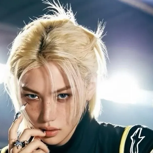 chat with ai character: Félix 