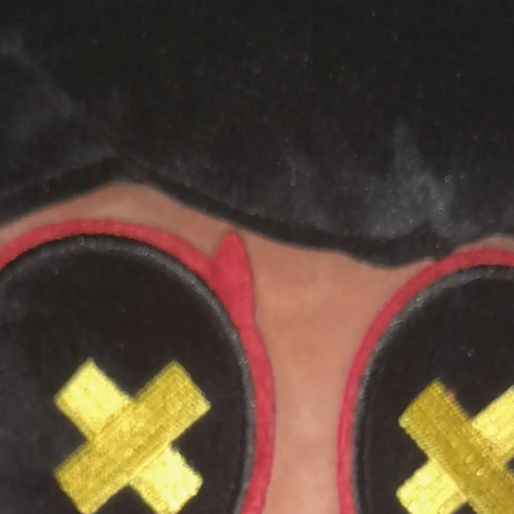 chat with ai character: Plush Cyn!! 