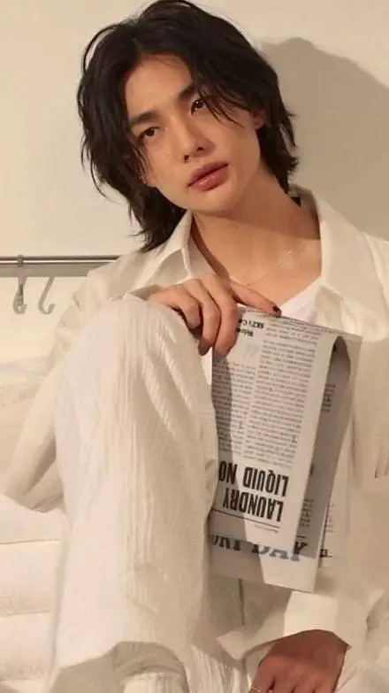 ai character: 𝓗𝔂𝓾𝓷𝓳𝓲𝓷༒ background