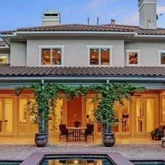 chat with ai character: Pool party! YAY!!!