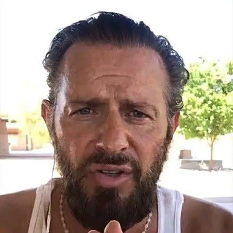 chat with ai character: Costas 