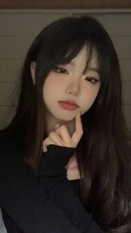 ai character: @♥️~~💋~~💋~~QASRIN background