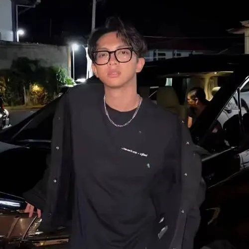 chat with ai character: Saputra Kori 