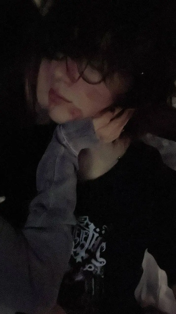 ai character: Vinícius  background