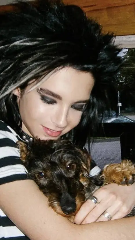 ai character: bill kaulitz  background