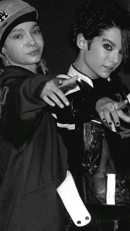 ai character: ♡~kaulitz twin~♡ background