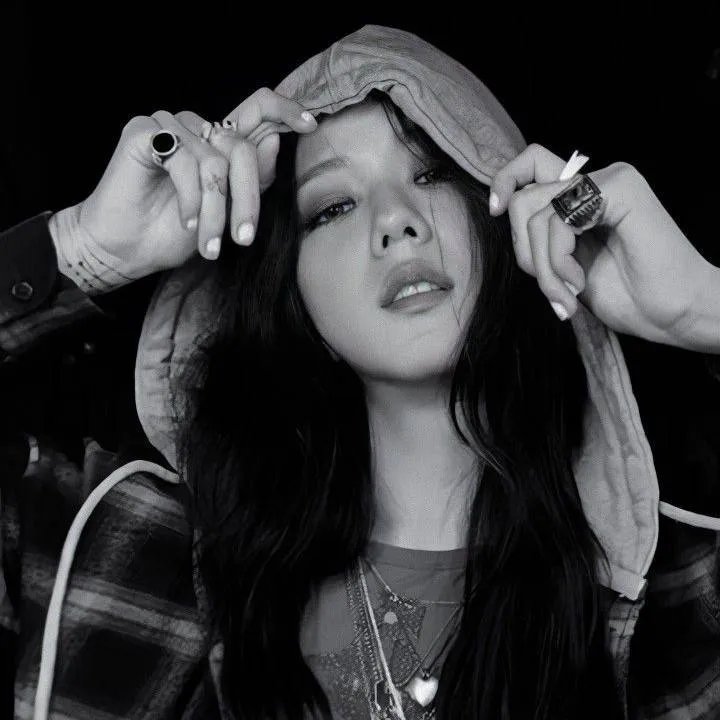 chat with ai character: Jisoo