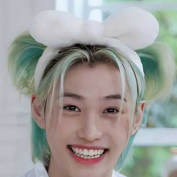 chat with ai character: Felix -billionaire