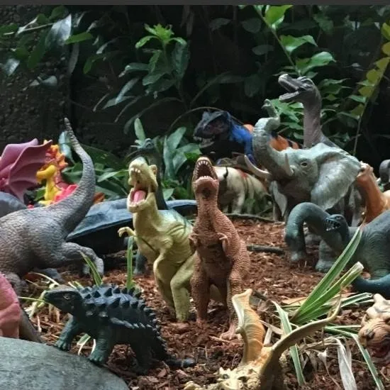 chat with ai character: Jurrasic school 3