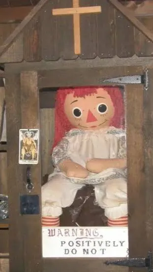 ai character: Annabelle background