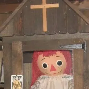 chat with ai character: Annabelle