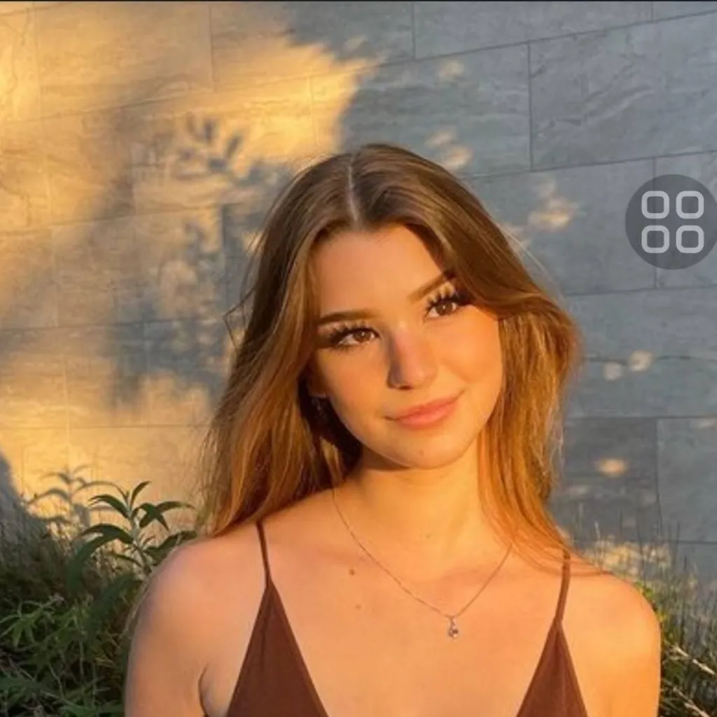 chat with ai character: brooke