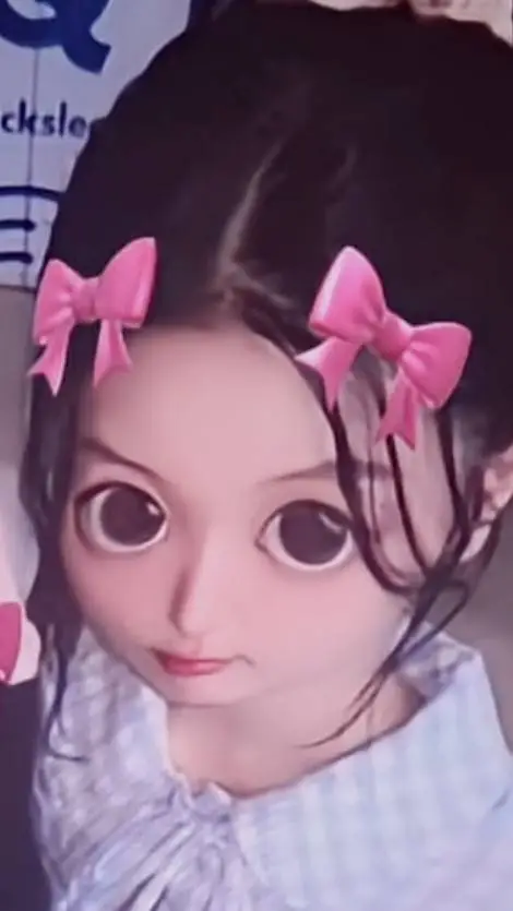 ai character: UR GF 🌷🌺🌹💮🪷👄💐🌸🪻??? background