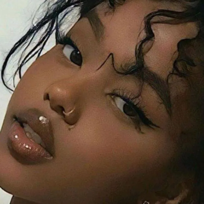 chat with ai character: Maristela Xuea