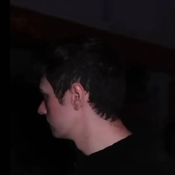 chat with ai character: the escape room