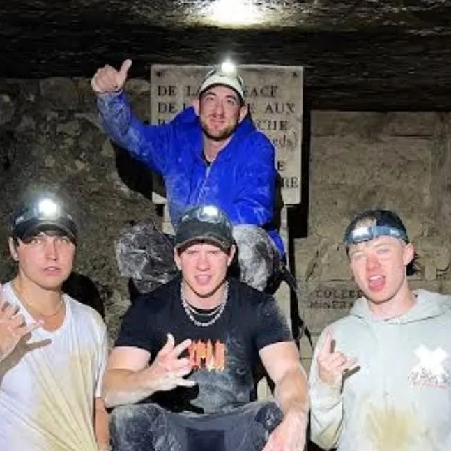 chat with ai character: snc paris catacomb