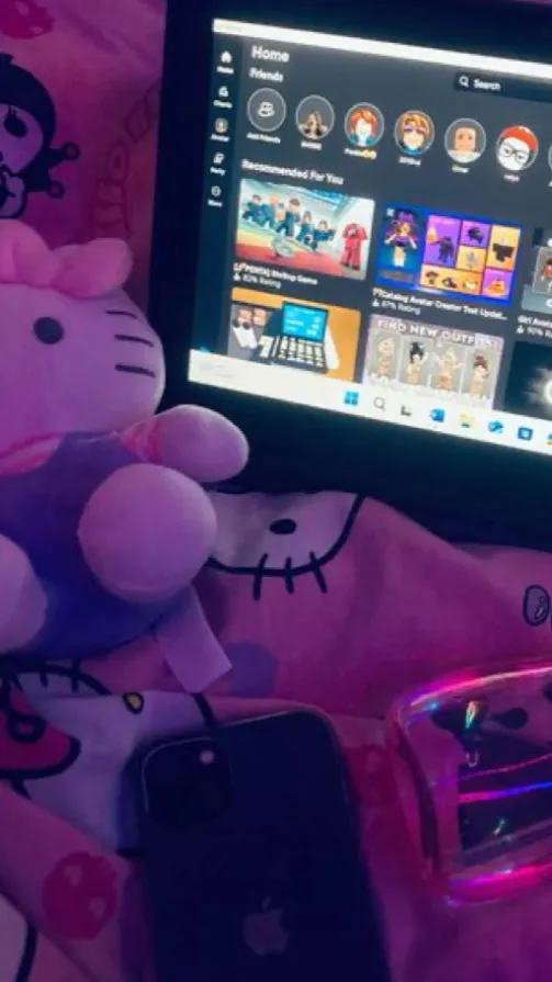 ai character: Roblox group chat  background