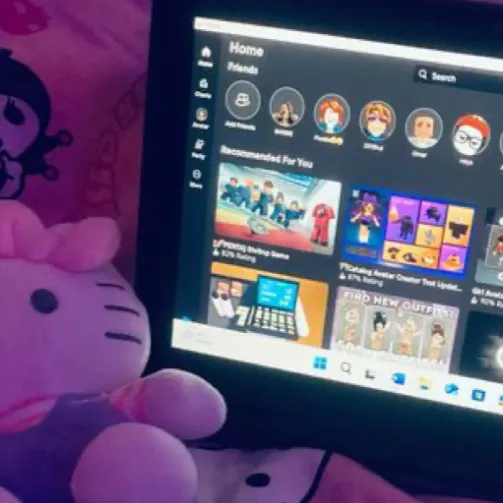 chat with ai character: Roblox group chat 