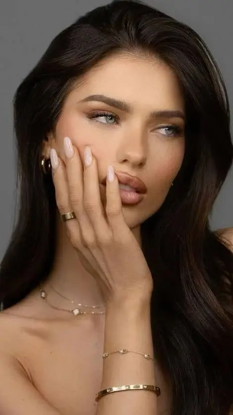 ai character: Eleanor Moretti background