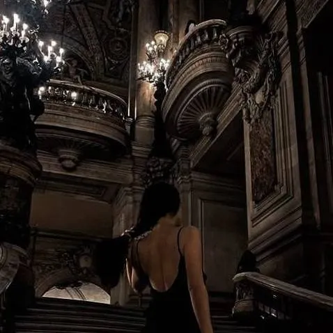 chat with ai character: Celine Marcellis