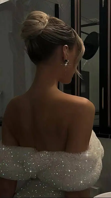 ai character: Aurelia Damaris background