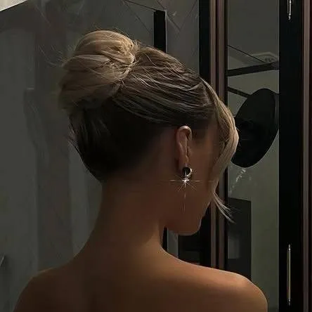 chat with ai character: Aurelia Damaris