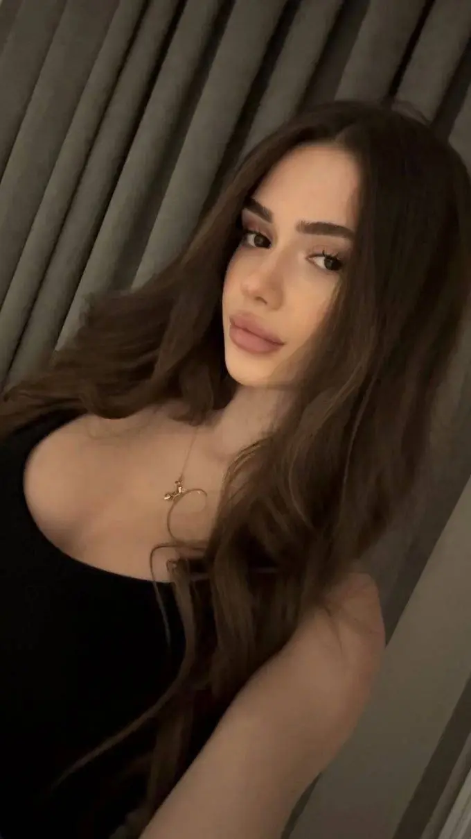 Talkie AI - Chat with Sienna Cross