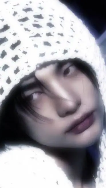 ai character: 🐋Hyunjinnie🐋 background