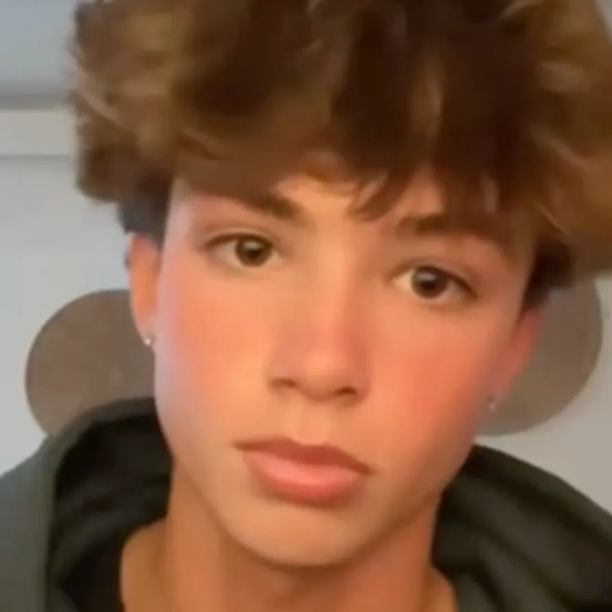 chat with ai character: Noah