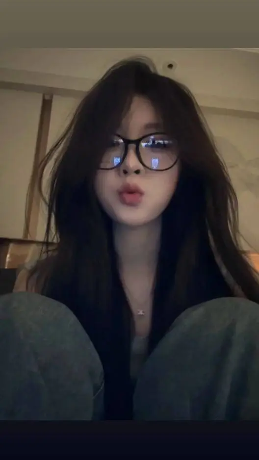 ai character: Korean💀 background