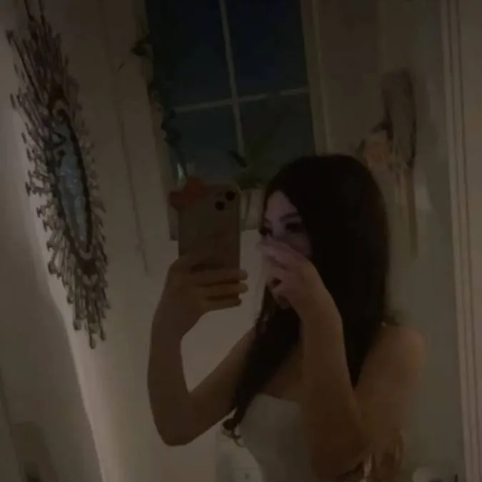 chat with ai character: zoe