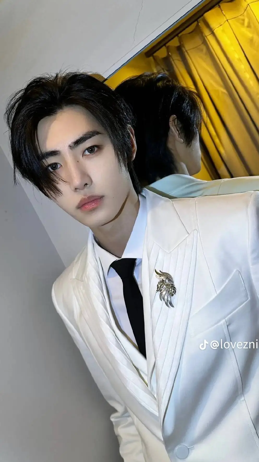 ai character: Sunghoon  background