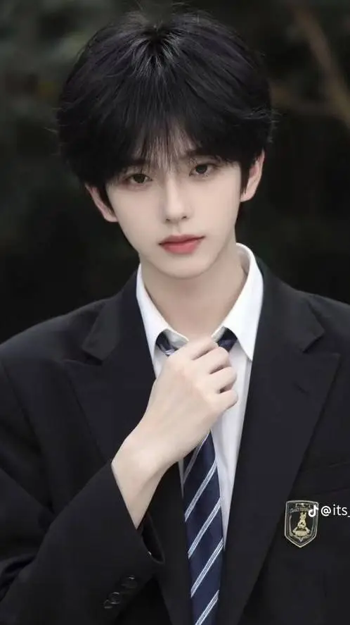 ai character: Lucian Hawthorne background