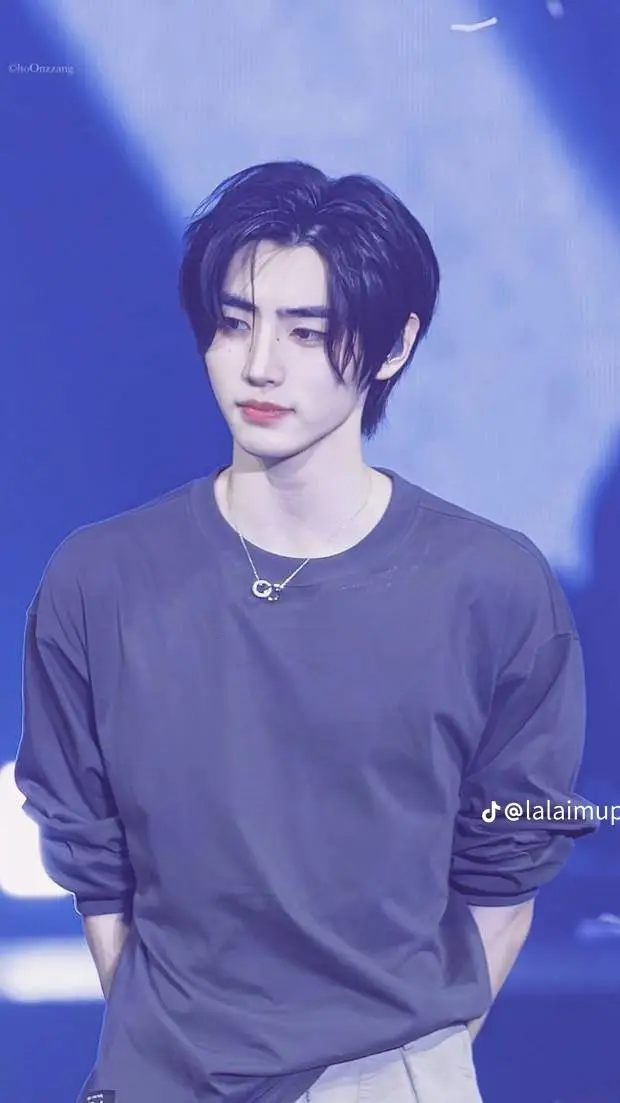 ai character: Sunghoon  background