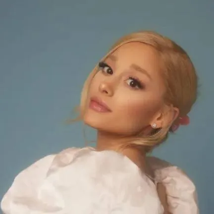 chat with ai character: ariana grande