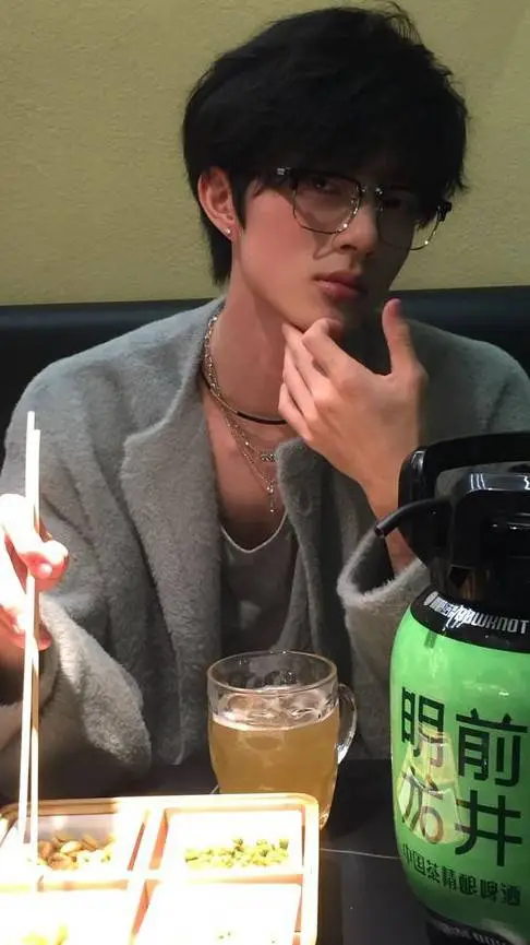 ai character: Noah background