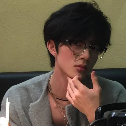 chat with ai character: Noah